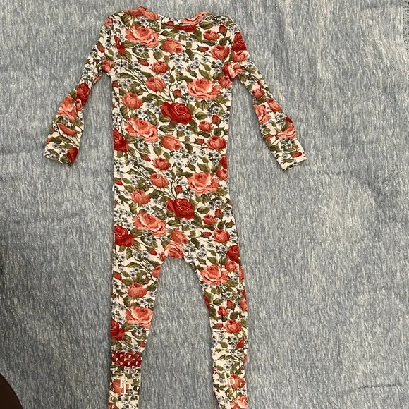 Posh Peanut Floral Baby Onesie in Red, Orange and Green - Picture 3 of 3